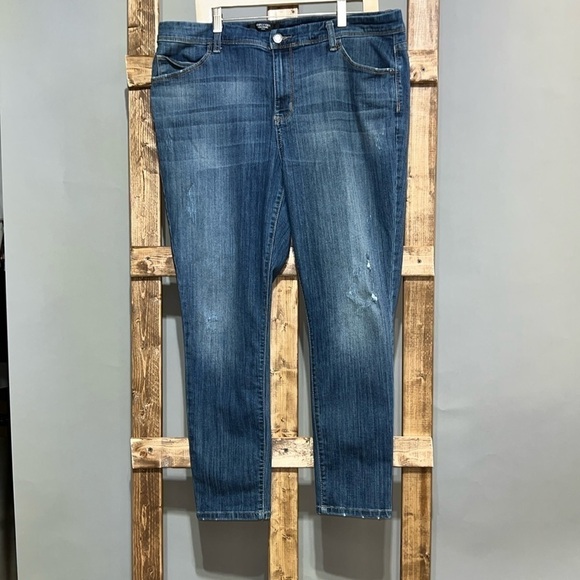 Simply Vera Vera Wang midrise skinny slightly distressed denim jeans. Size 18WS - Picture 1 of 7